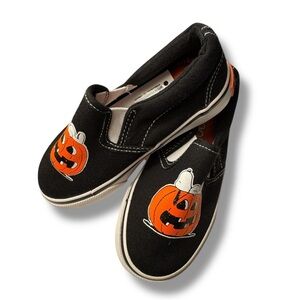 Snoopy Peanuts Sneakers Slip On Black Great Pumpkin